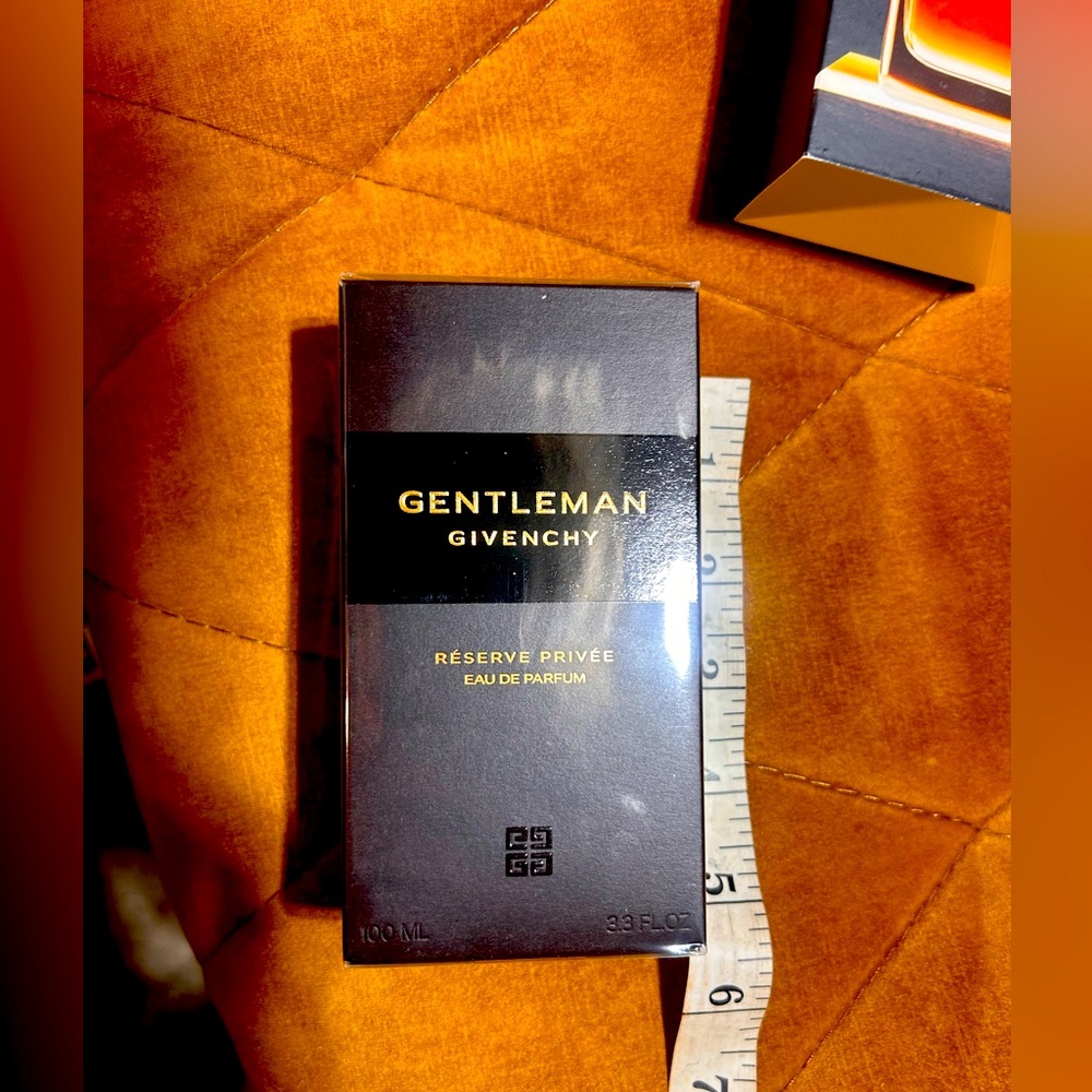 Gentleman Givenchy 
Reserve privee -100ml 33. FLoz 
EAU DE PRIVEE